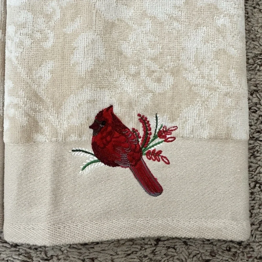 ST Nicholas Square 2 hand Towels 26x16 with Cardinals Textured Cotton‎